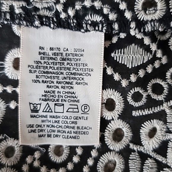 AKEMI + KIN ANTHRPOLOGIE Black White Floral Eyelet Embroidered Mini Dress Size 6 - Picture 10 of 12